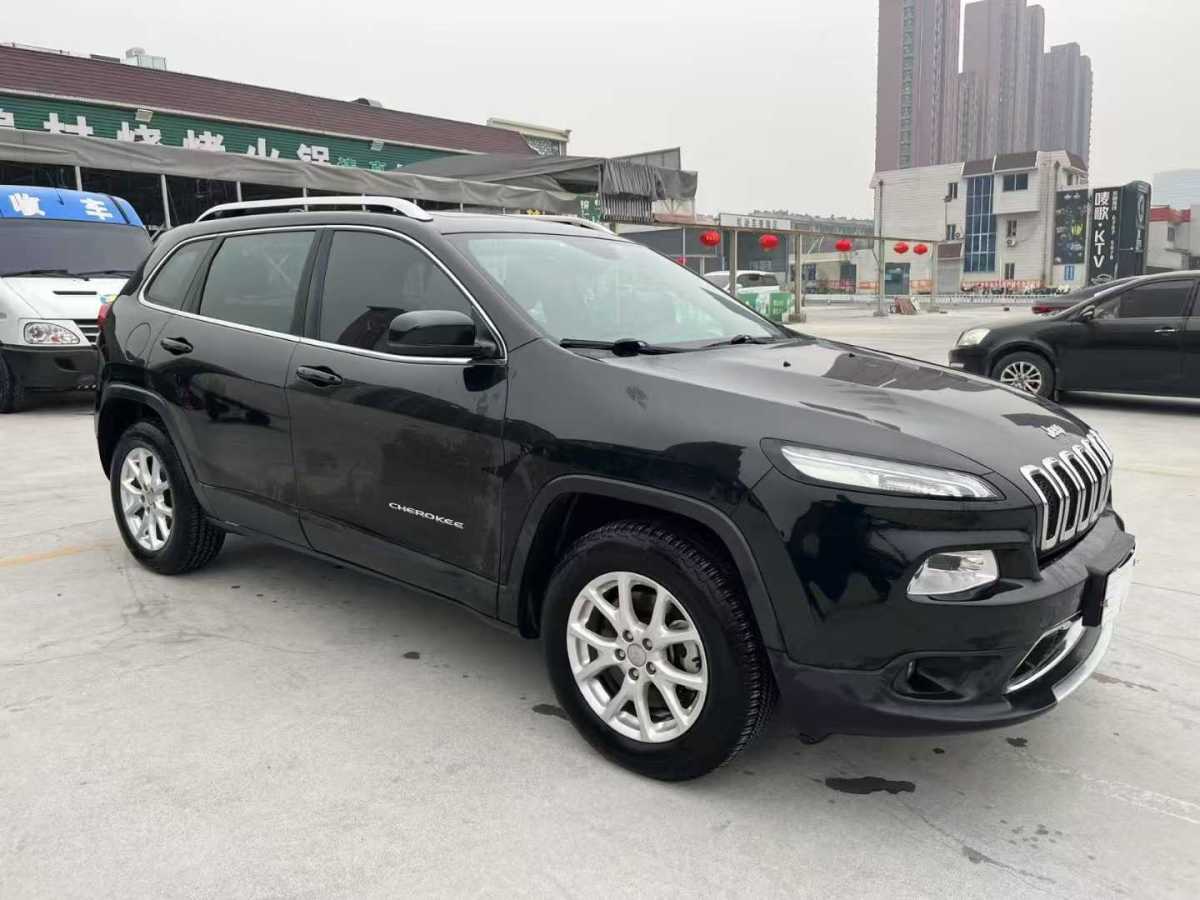 Jeep 自由光  2016款 2.4L 專業(yè)版圖片