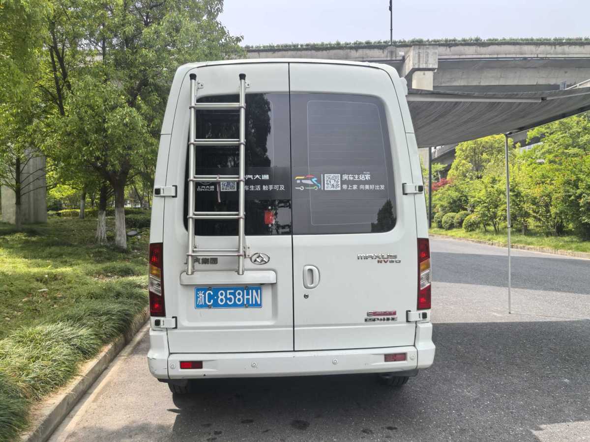 上汽大通 RV80  2021款 2.0T旅行家V80自行式B型房車舒享版橫床圖片