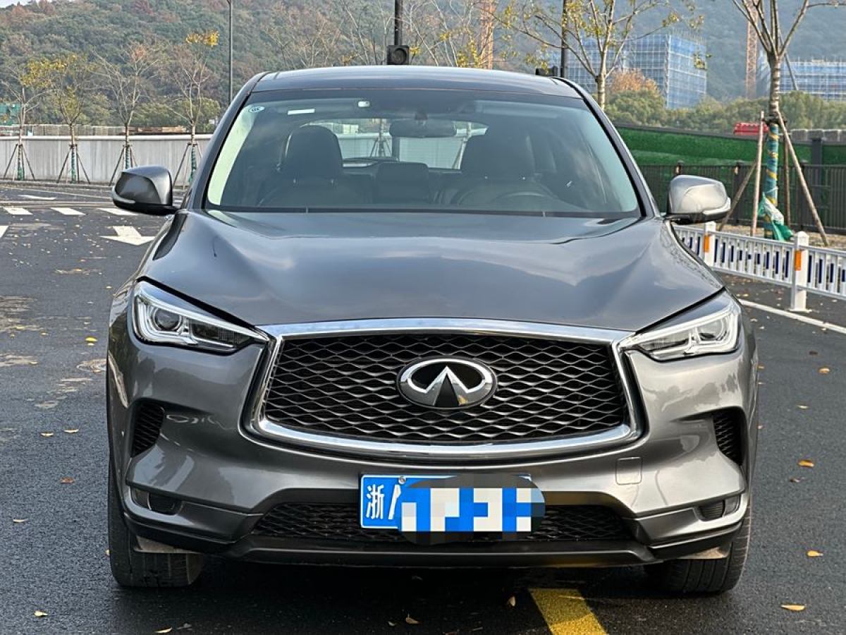 英菲尼迪 QX50  2020款 改款 2.0T 兩驅(qū)時(shí)尚版圖片