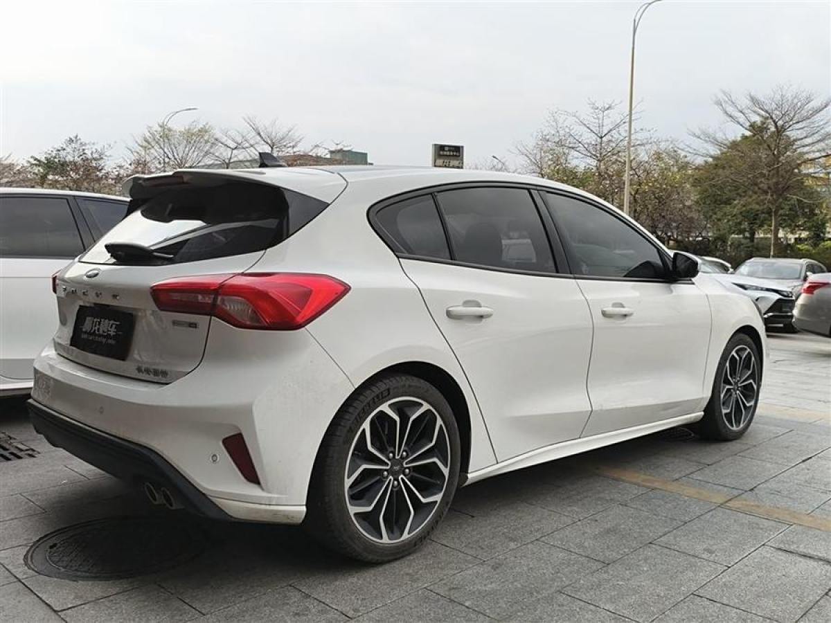 2022年2月福特 ?？怂? 2021款 兩廂 EcoBoost 180 自動(dòng)ST Line