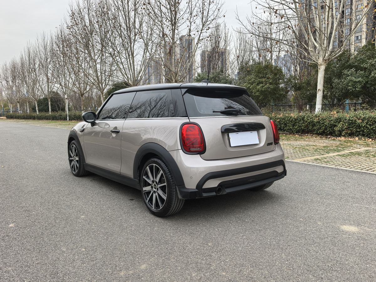 MINI MINI  2022款 改款 1.5T COOPER 藝術(shù)家圖片