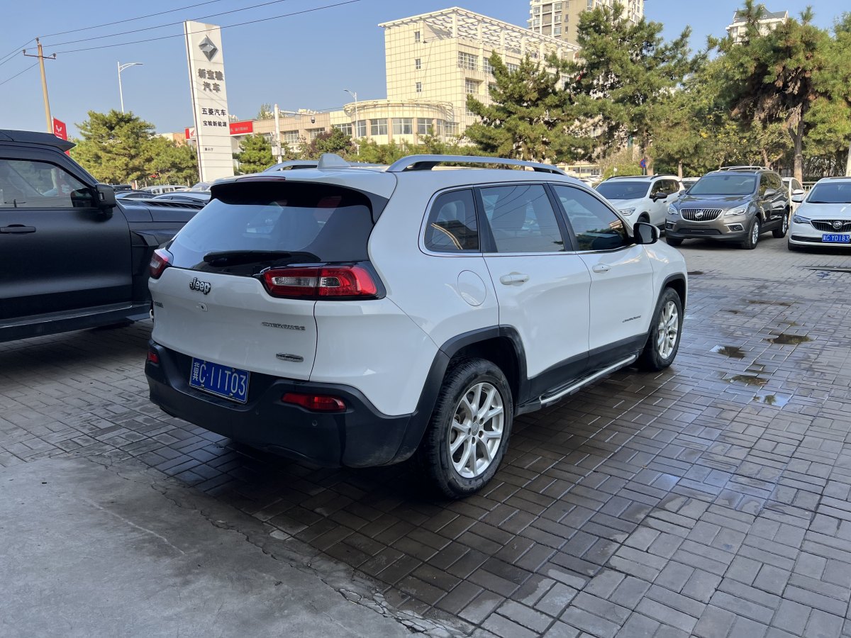 Jeep 自由光  2016款 2.0L 優(yōu)越版圖片