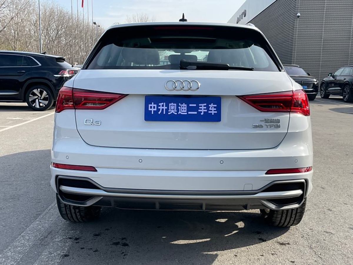 奧迪 奧迪Q3  2019款  35 TFSI 時(shí)尚動(dòng)感型圖片