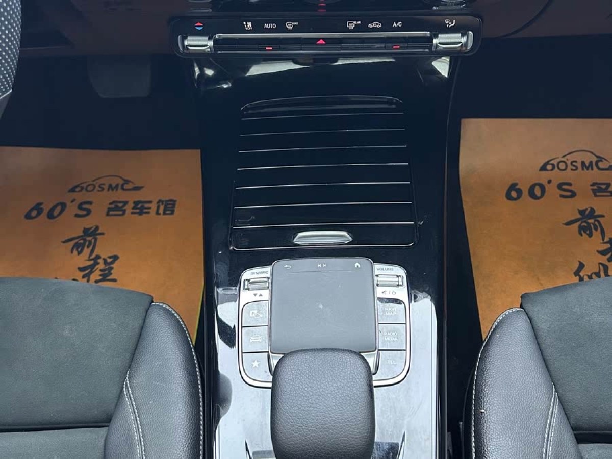 奔馳 奔馳A級  2020款 改款 A 200 L 運動轎車動感型圖片