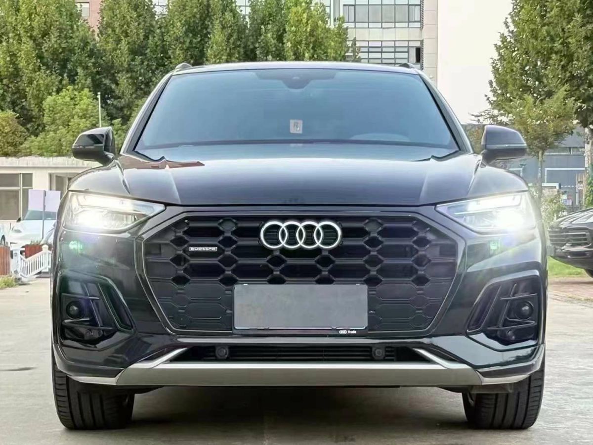 奧迪 奧迪Q5 e-tron  2022款 40 e-tron 星耀型 機(jī)甲套裝圖片