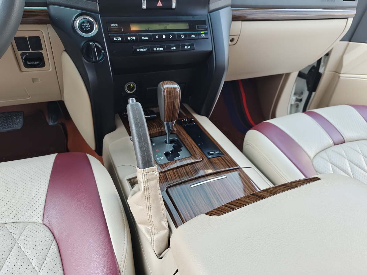 豐田 蘭德酷路澤  2015款 4.0L V6 中東限量版圖片