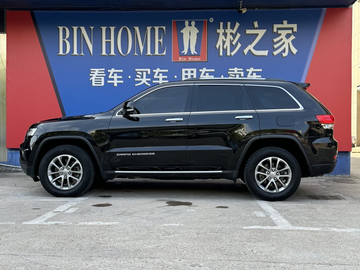 2016年9月Jeep 大切諾基  2015款 3.0L 舒享導(dǎo)航版