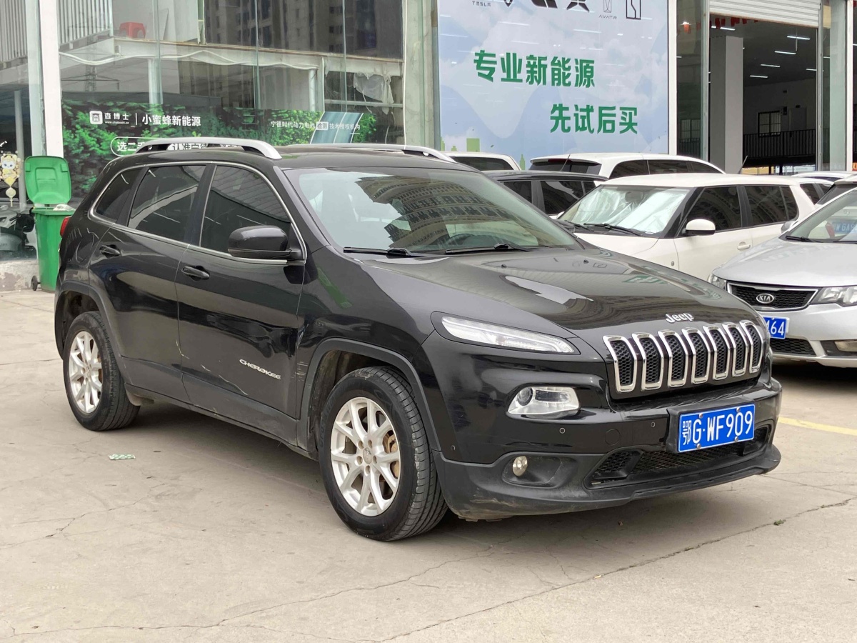 Jeep 自由光  2016款 2.4L 領(lǐng)先版圖片