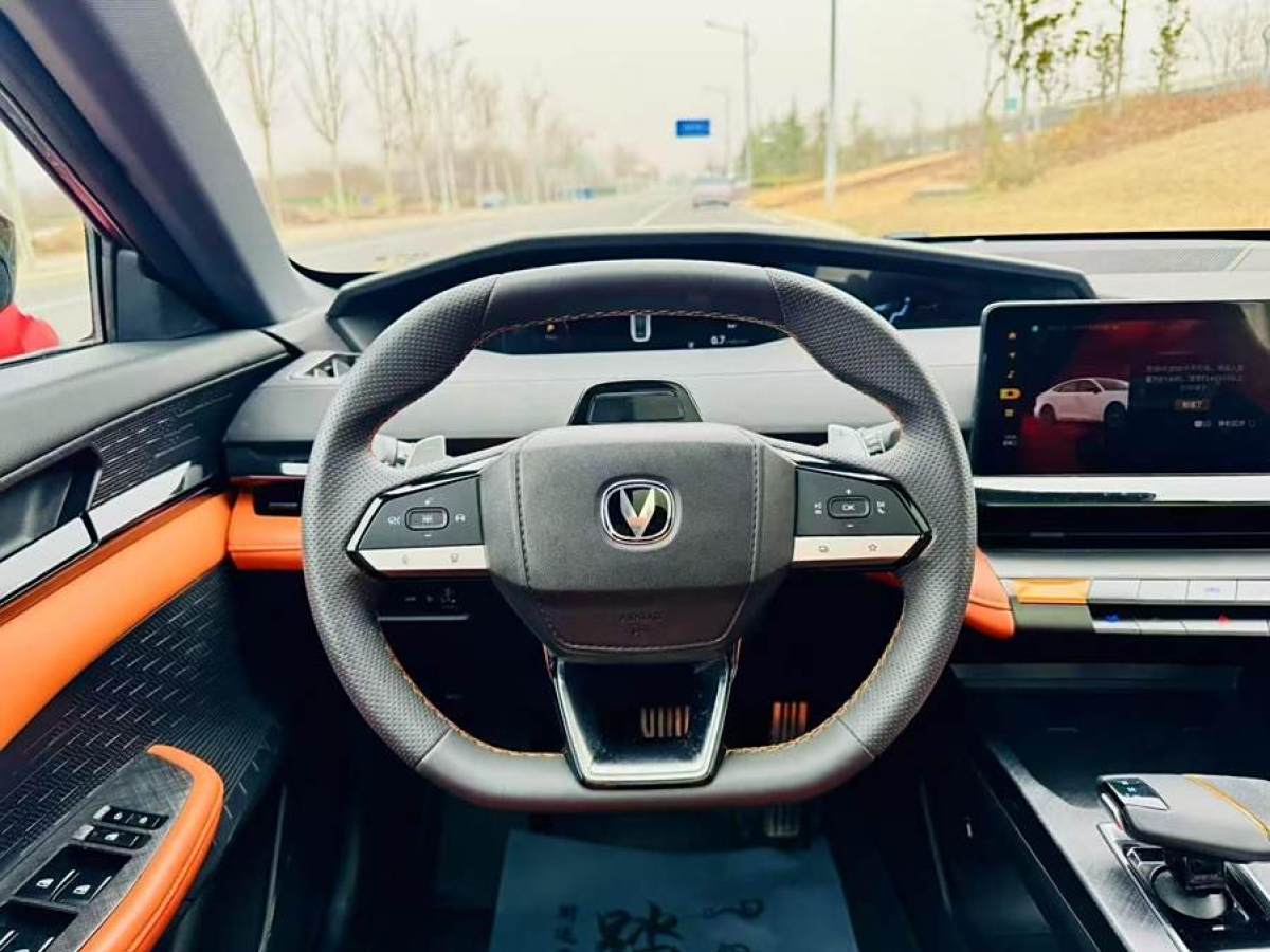 長安 長安UNI-V  2023款 1.5T 運(yùn)動版圖片