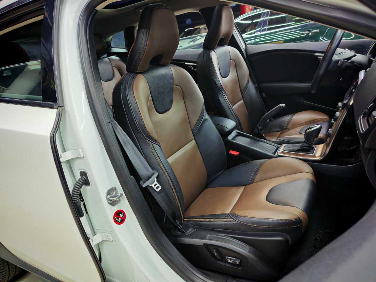 沃爾沃 V40  2014款 Cross Country T5 AWD 智雅版圖片