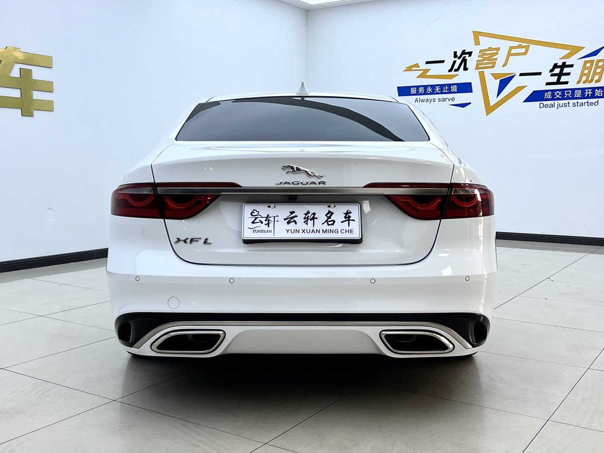 捷豹 XFL  2022款 XFL 2.0T P250 兩驅(qū)精英運(yùn)動(dòng)版圖片