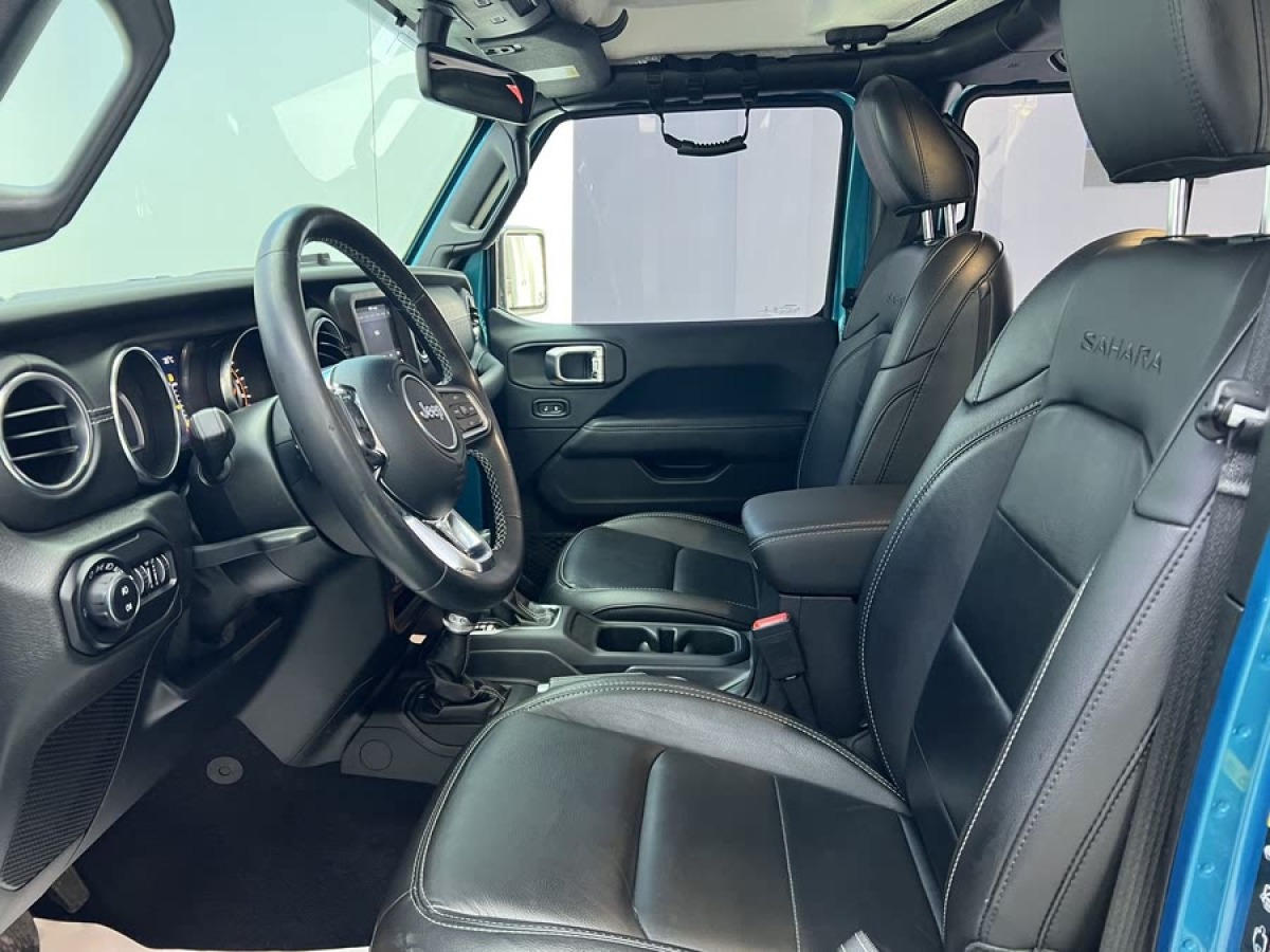 Jeep 牧馬人  2019款 2.0T Sahara 四門炫頂版 國VI圖片