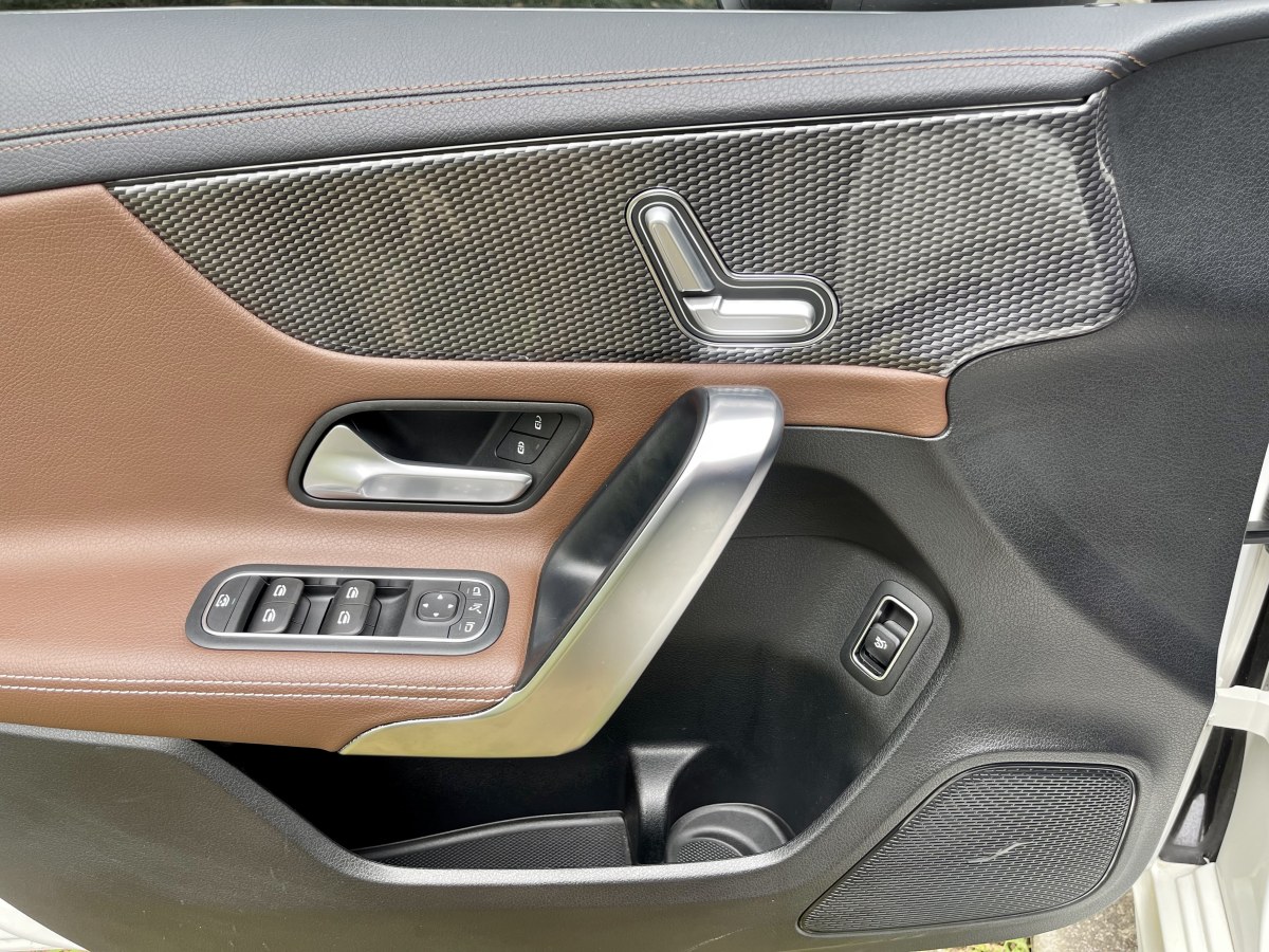 2019年9月奔驰 奔驰A级  2019款  改款 A 200 L 运动轿车