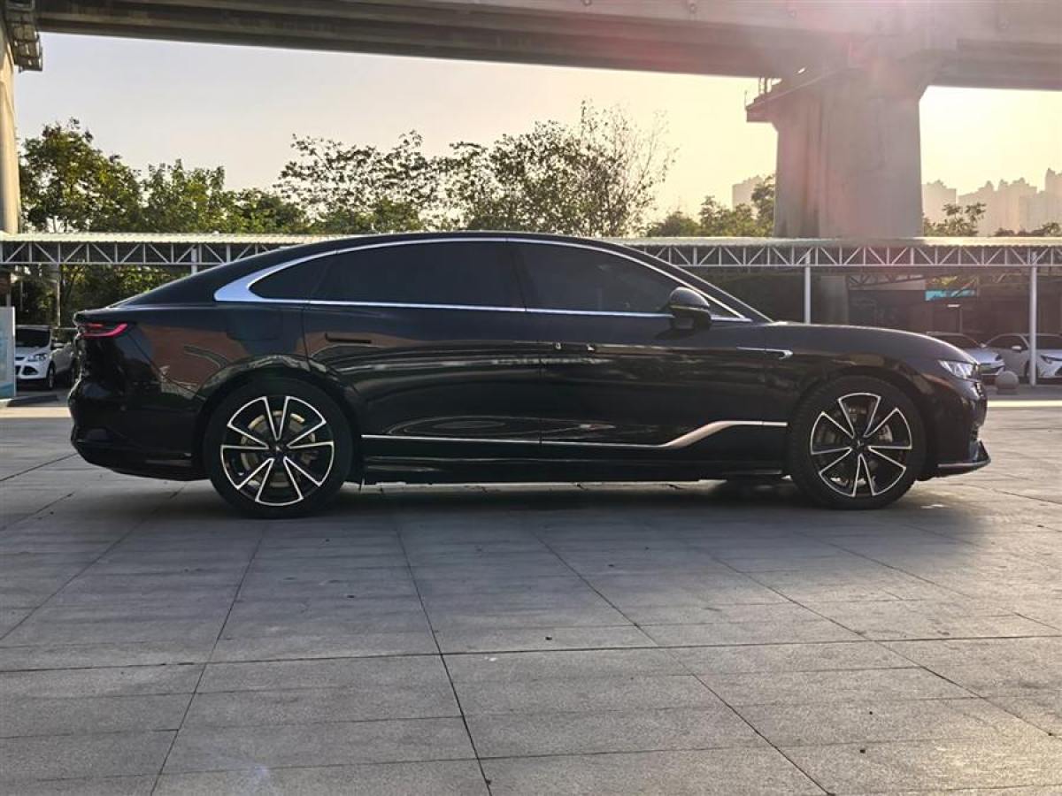 嵐圖 嵐圖追光  2024款 PHEV 四驅(qū)超長(zhǎng)續(xù)航旗艦版圖片