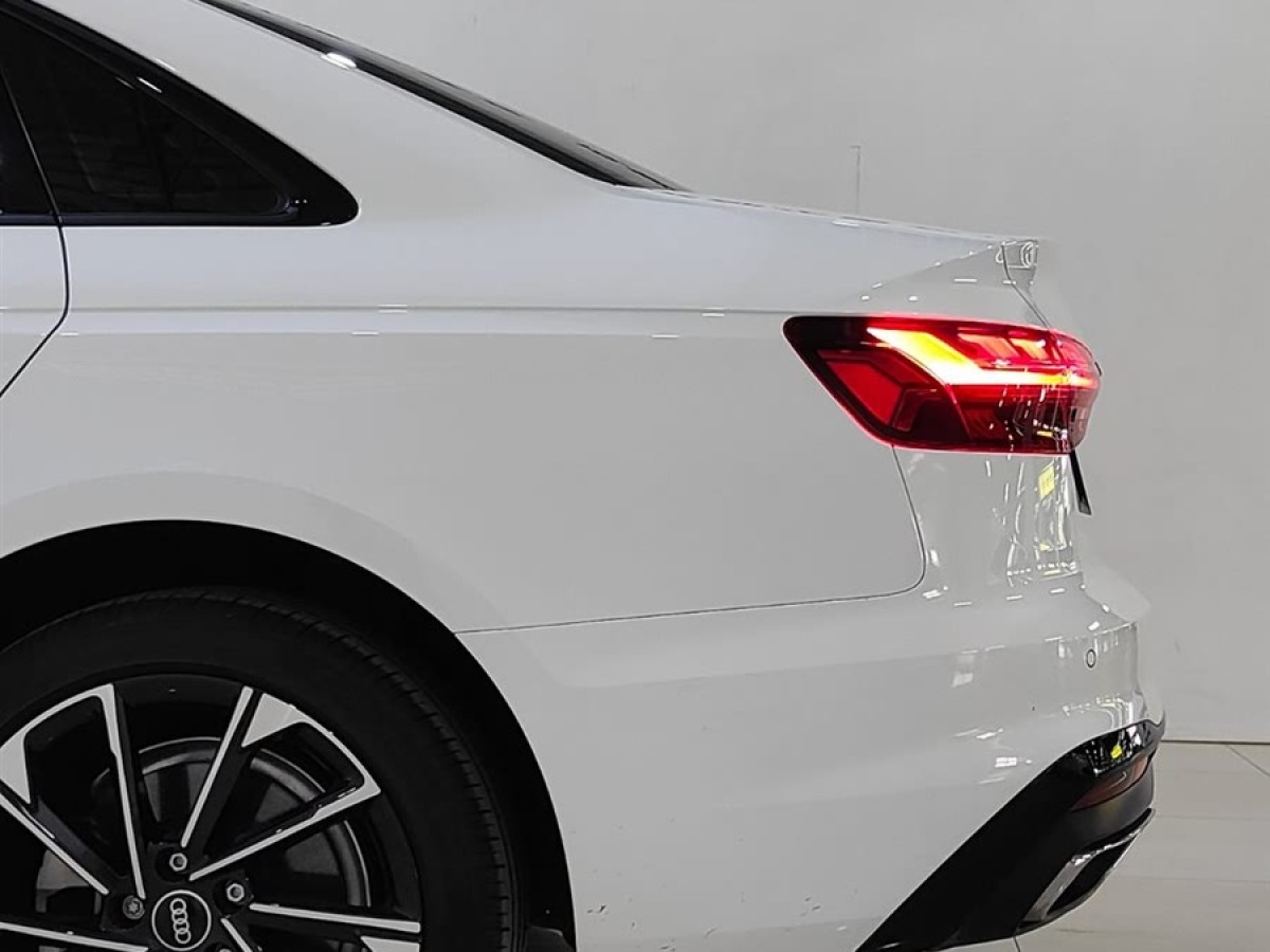 奧迪 奧迪A4L  2023款 40 TFSI 豪華動(dòng)感型圖片