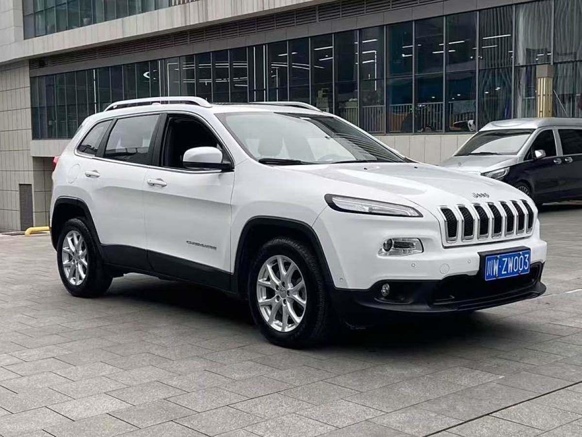 Jeep 自由光  2016款 2.0L 優(yōu)越版圖片