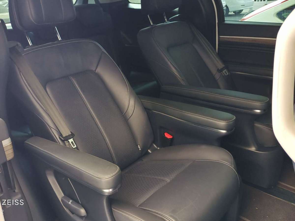 廣汽傳祺 M8  2023款 領(lǐng)秀系列 390T 尊享版圖片