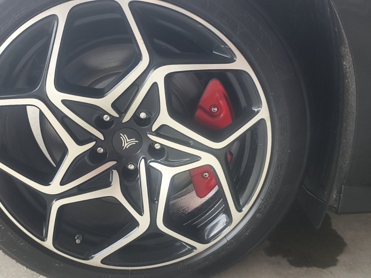 哪吒 哪吒GT  2023款 580 AWD 運動版圖片