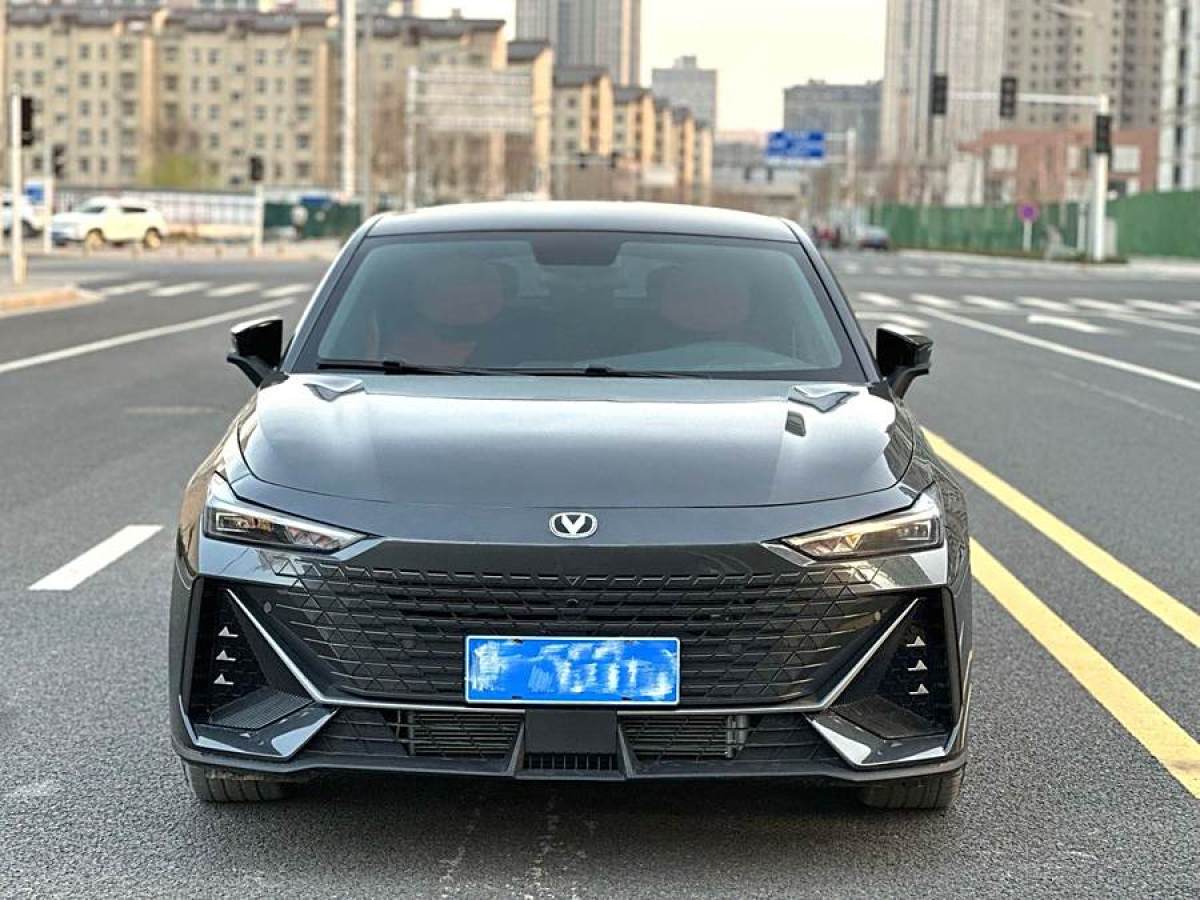 長安 長安UNI-V  2022款 1.5T 尊貴型圖片