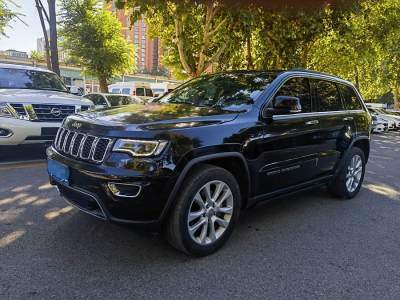 2017年6月 Jeep 大切諾基(進口) 3.0L 舒享導(dǎo)航版圖片