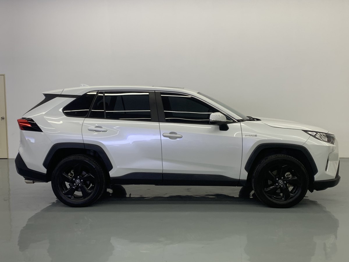 豐田 RAV4榮放  2022款 雙擎 2.5L CVT四驅(qū)精英Plus版圖片