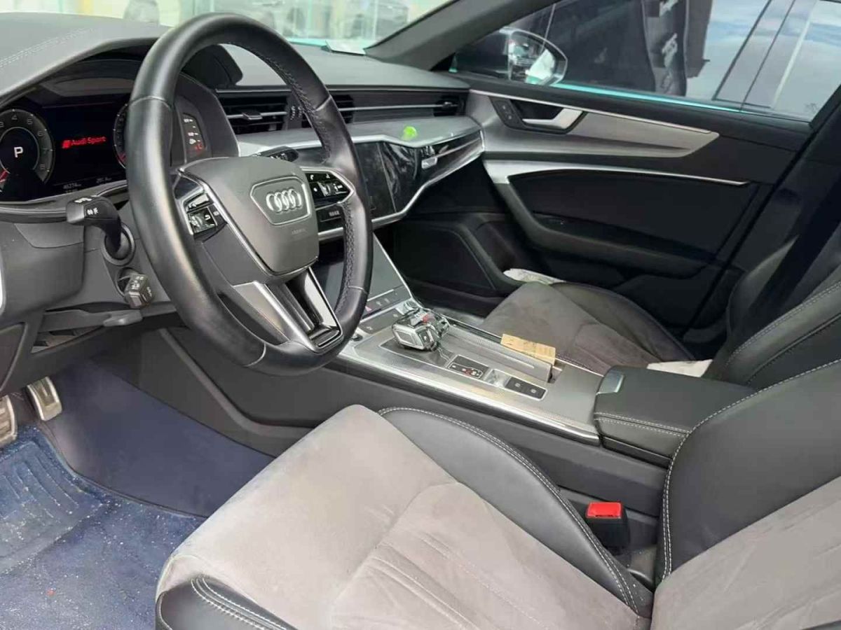 奧迪 奧迪A6  2022款 allroad quattro 55 TFSI 冰雪運(yùn)動(dòng)版圖片