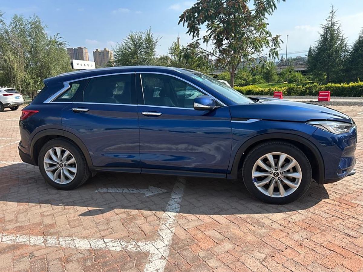 英菲尼迪 QX50  2018款 2.0T 兩驅(qū)時(shí)尚版圖片