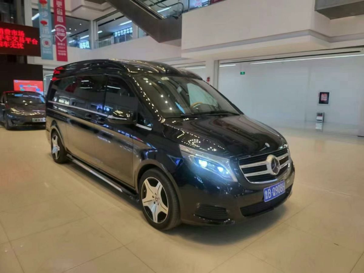 奔馳 V級(jí)  2017款 V 260 L 尊貴加長(zhǎng)版圖片