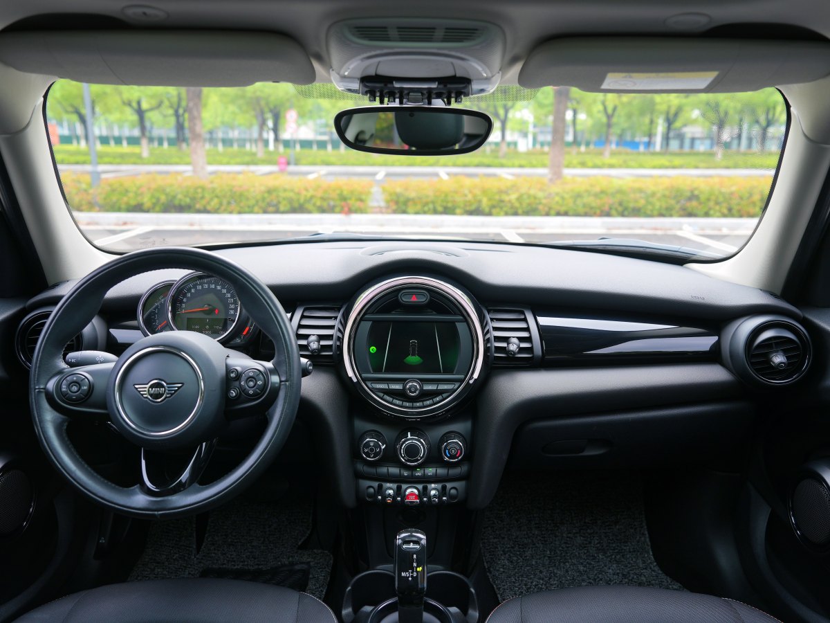 2018年9月MINI MINI  2018款 1.5T ONE PLUS 五門版