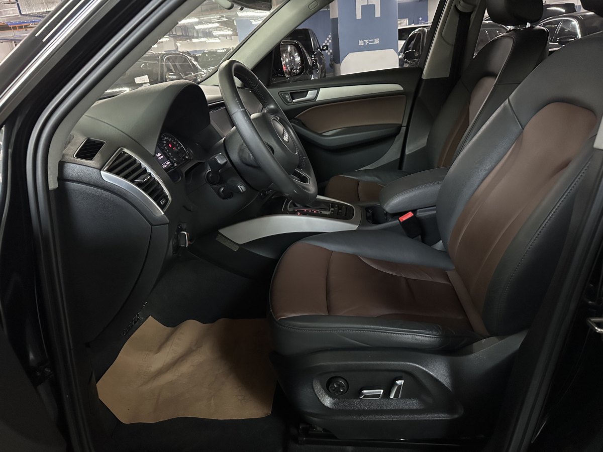 奧迪 奧迪Q5  2017款 Plus 40 TFSI 進(jìn)取型圖片