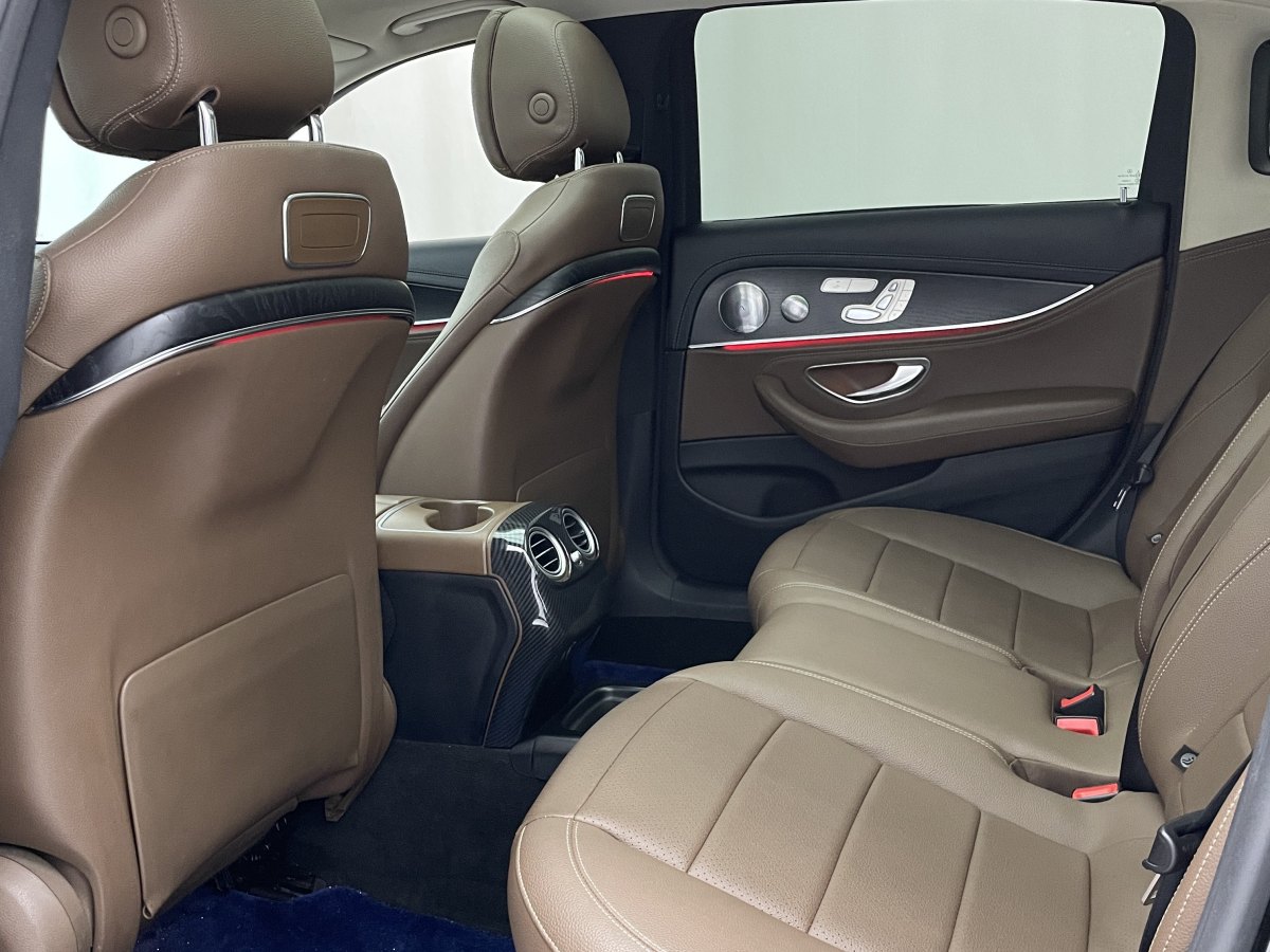 2019年1月奔驰 奔驰E级  2018款 改款 E 300 L 运动豪华型