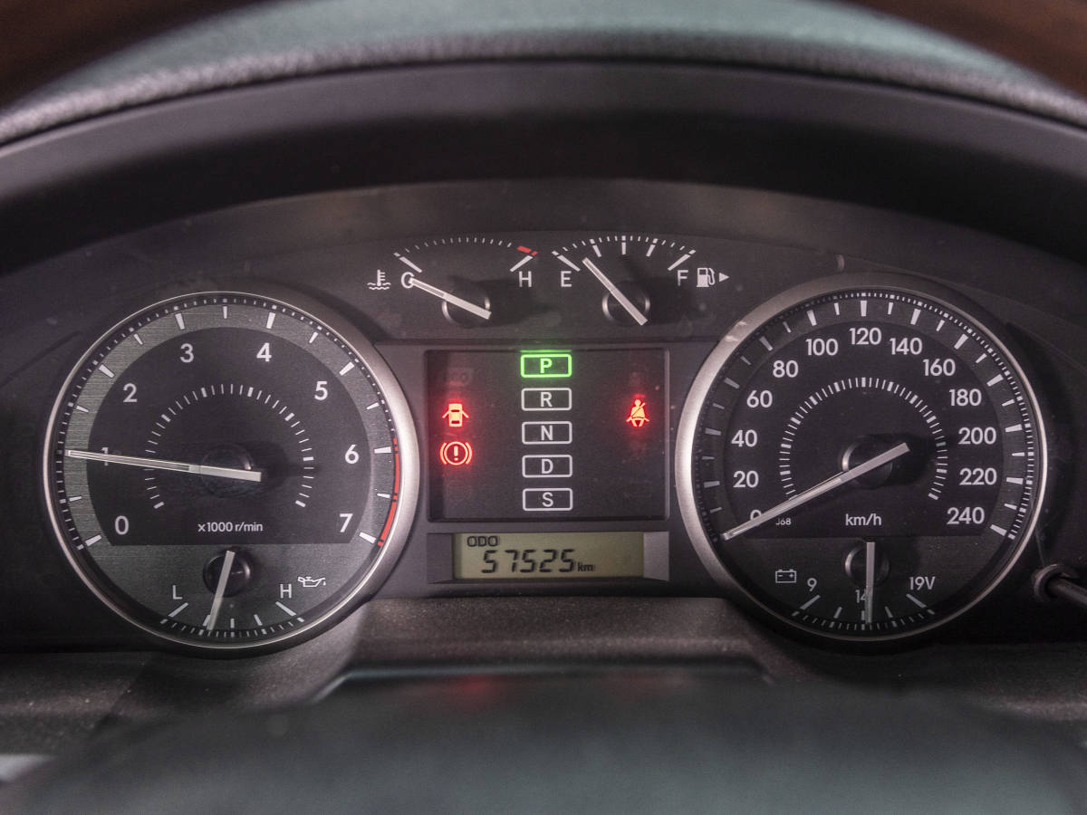 2014年7月丰田 兰德酷路泽  2015款 4.0L V6 中东低配版