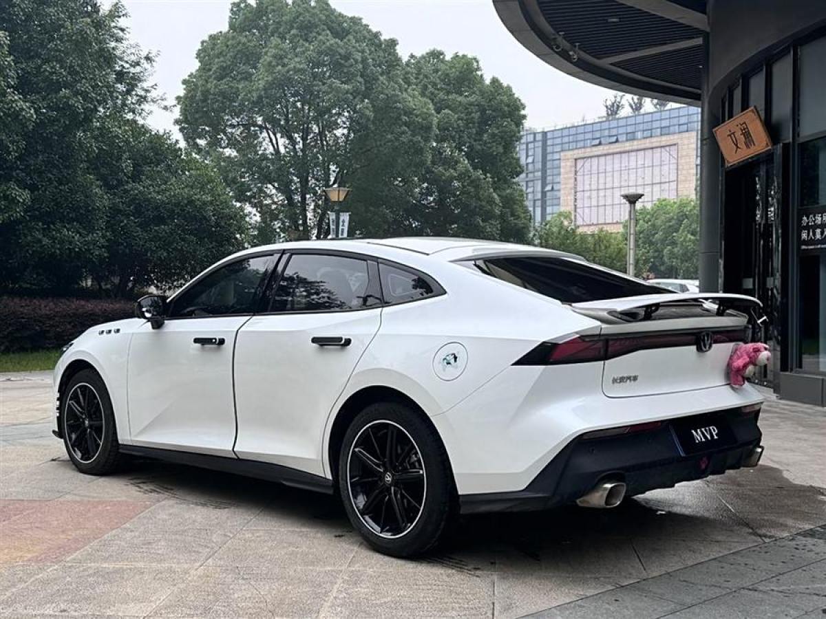 長(zhǎng)安 長(zhǎng)安UNI-V  2023款 1.5T 尊貴型圖片