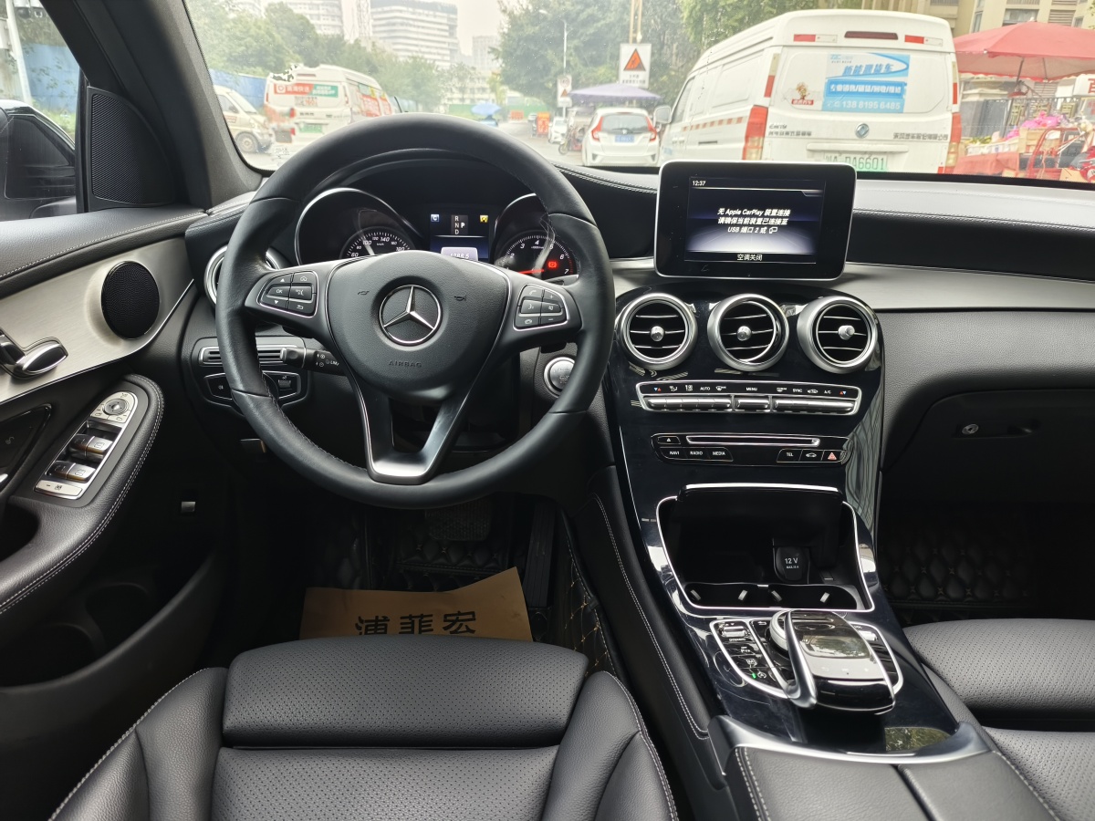 2018年11月奔馳 奔馳GLC  2023款 GLC 300 4MATIC 轎跑SUV