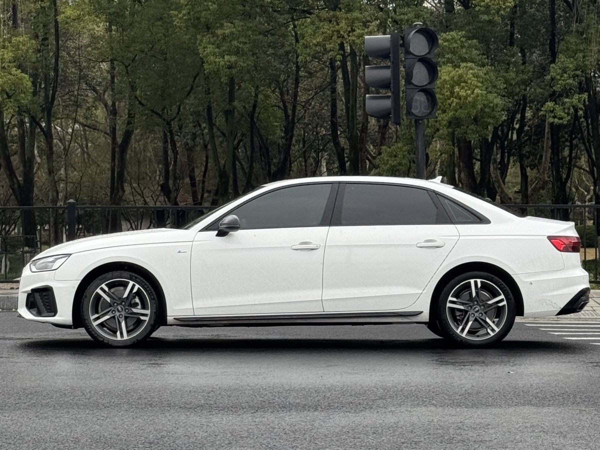 奧迪 奧迪A4L  2022款 40 TFSI 豪華動感型圖片