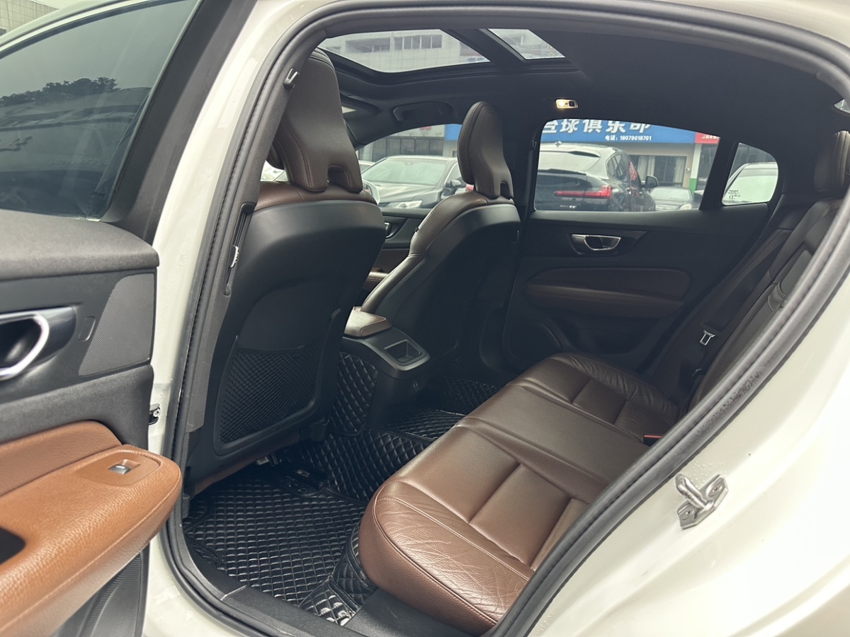 沃爾沃 S60L  2021款 T4 智逸豪華版圖片