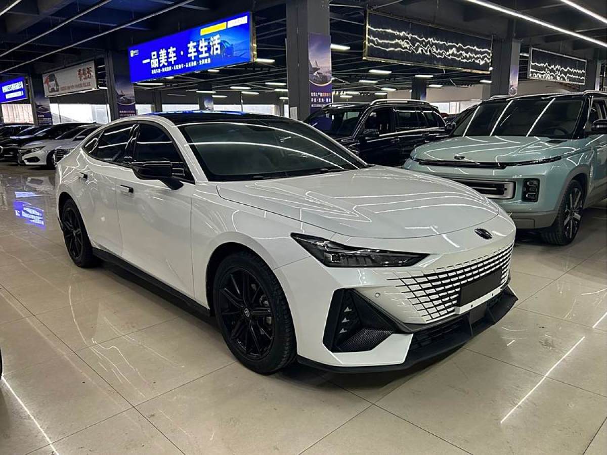 長(zhǎng)安 長(zhǎng)安UNI-V  2022款 1.5T 尊貴型圖片