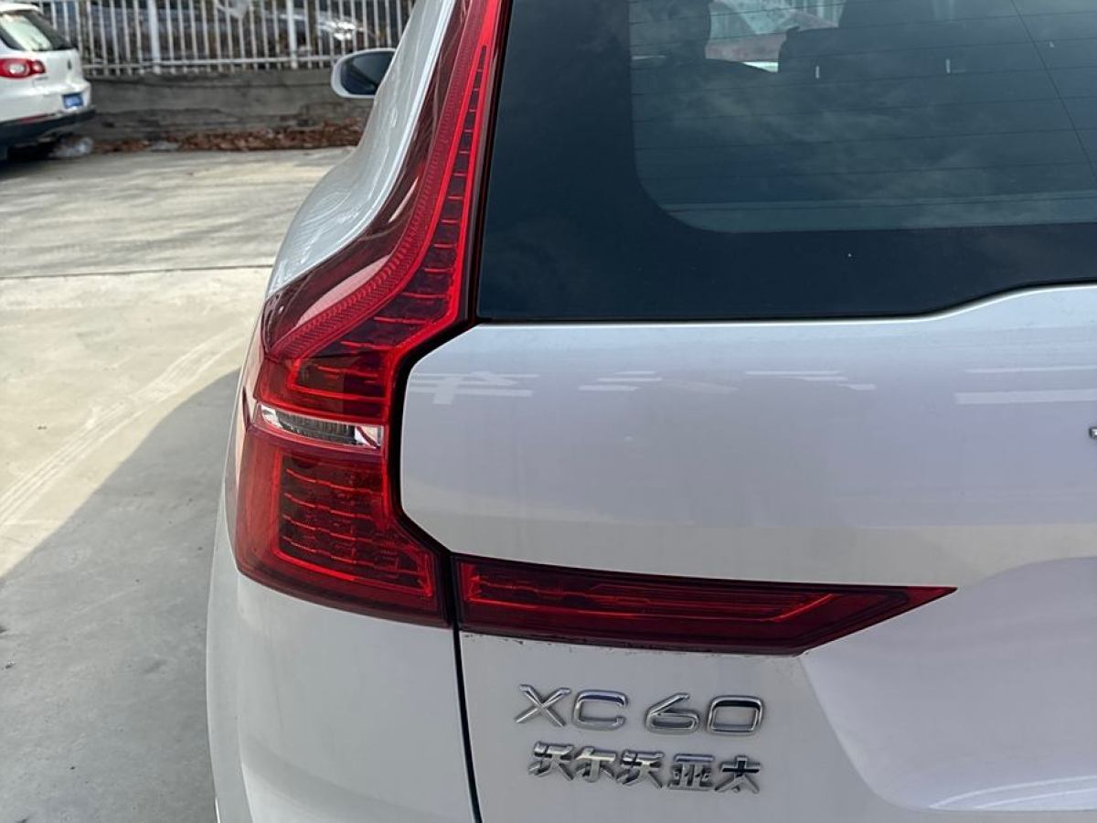 沃爾沃 XC60  2024款 B5 四驅智逸豪華版圖片