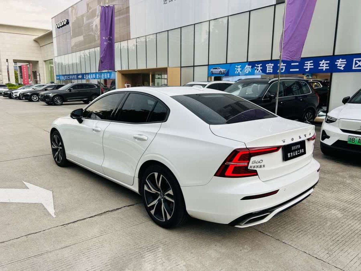 沃爾沃 S60L  2021款 T4 智遠(yuǎn)運(yùn)動(dòng)版圖片