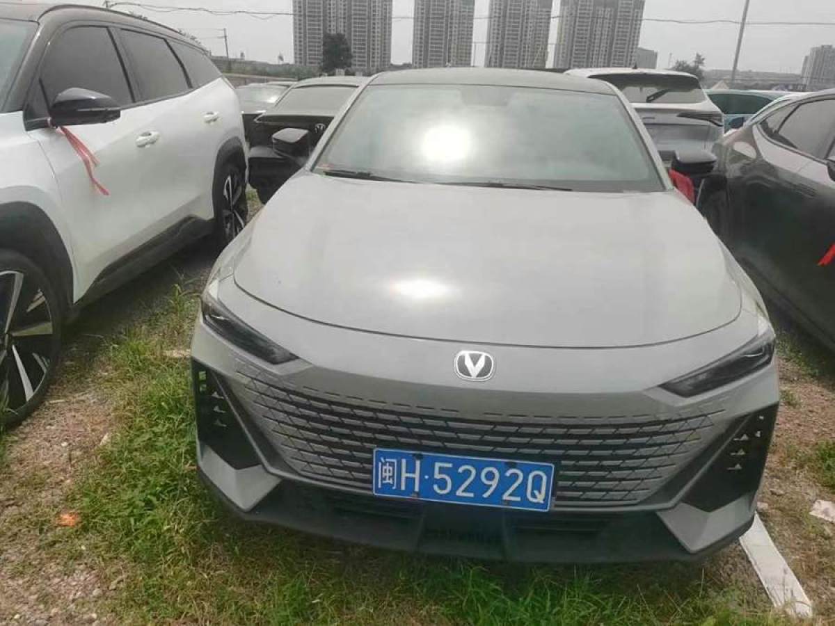 長(zhǎng)安 長(zhǎng)安UNI-V  2022款 1.5T 尊貴型圖片