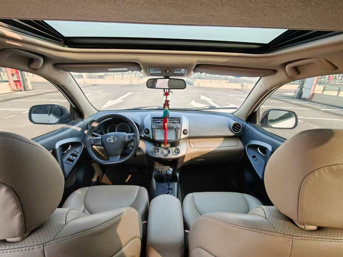 豐田 RAV4榮放  2012款 炫裝版 2.4L 手動四驅(qū)豪華圖片