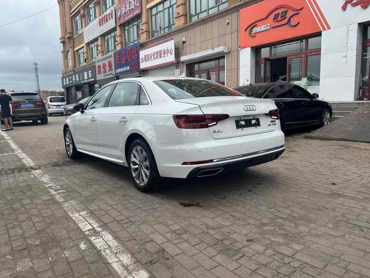 奧迪 奧迪A4L  2019款 40 TFSI 進(jìn)取型 國VI圖片