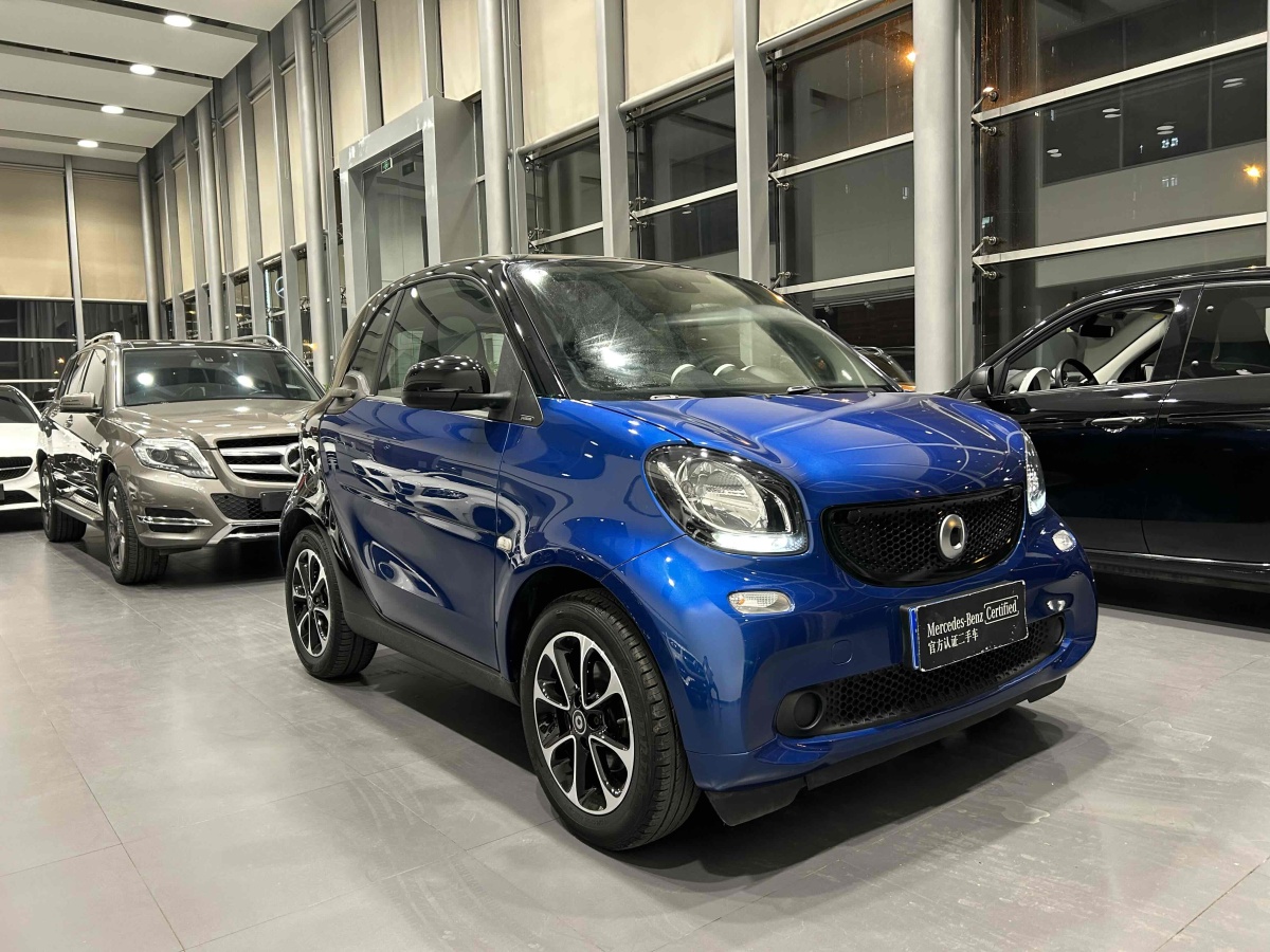 2015年12月smart fortwo  2015款 1.0L 52千瓦硬頂激情版