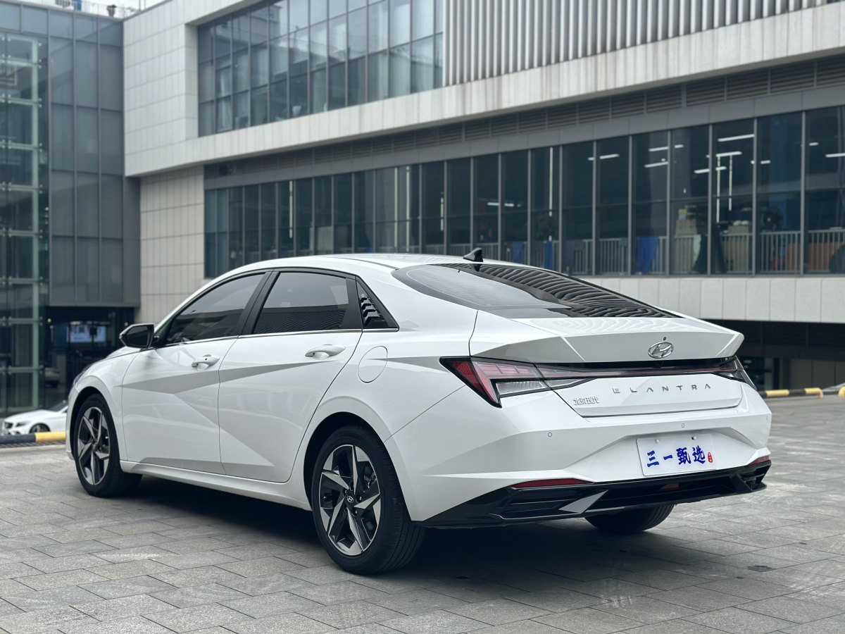 現(xiàn)代 伊蘭特  2021款 1.5L LUX尊貴版圖片