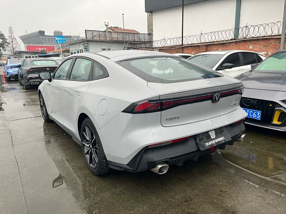 長(zhǎng)安 長(zhǎng)安UNI-V  2023款 1.5T 尊貴型圖片