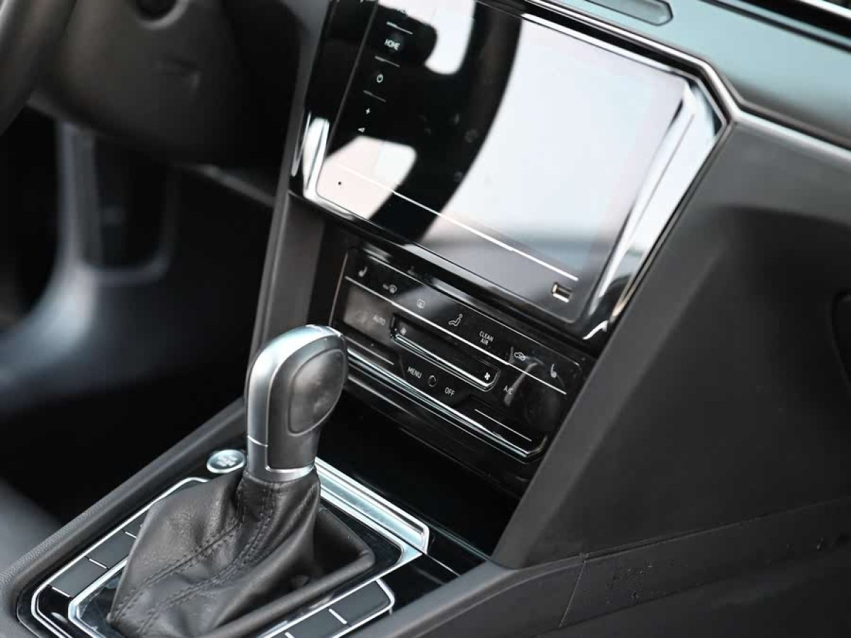 大眾 邁騰  2020款 330TSI DSG 領(lǐng)先型圖片
