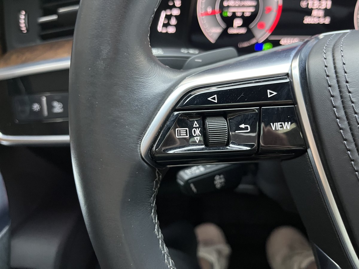 奧迪 奧迪A6L  2023款 改款 45 TFSI quattro 臻選動(dòng)感型圖片