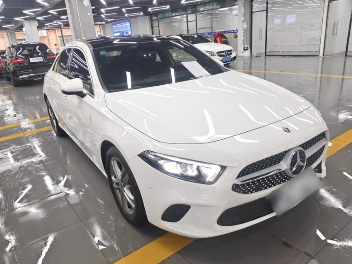 奔馳 奔馳A級  2020款 改款 A 200 L 運動轎車動感型圖片