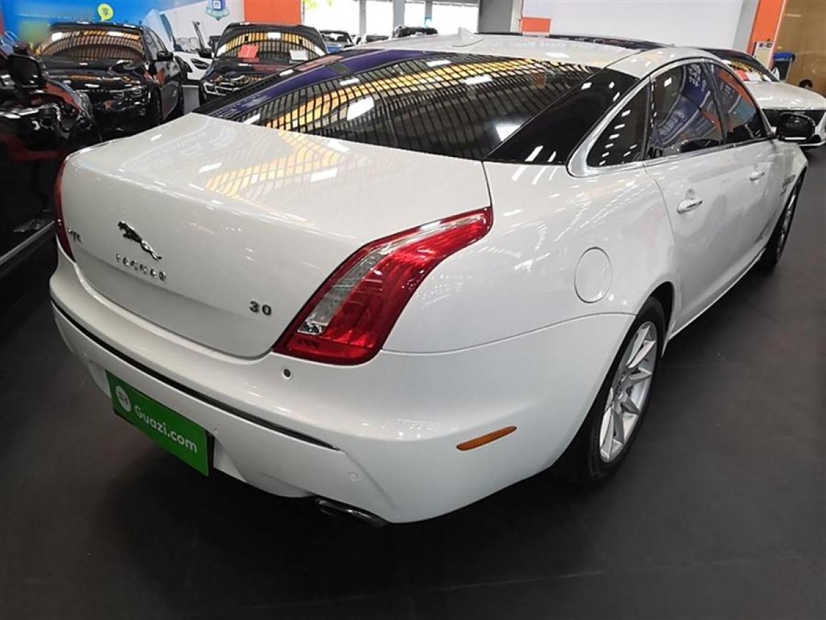 捷豹 XJ  2013款 XJL 2.0T 典雅商務(wù)版圖片