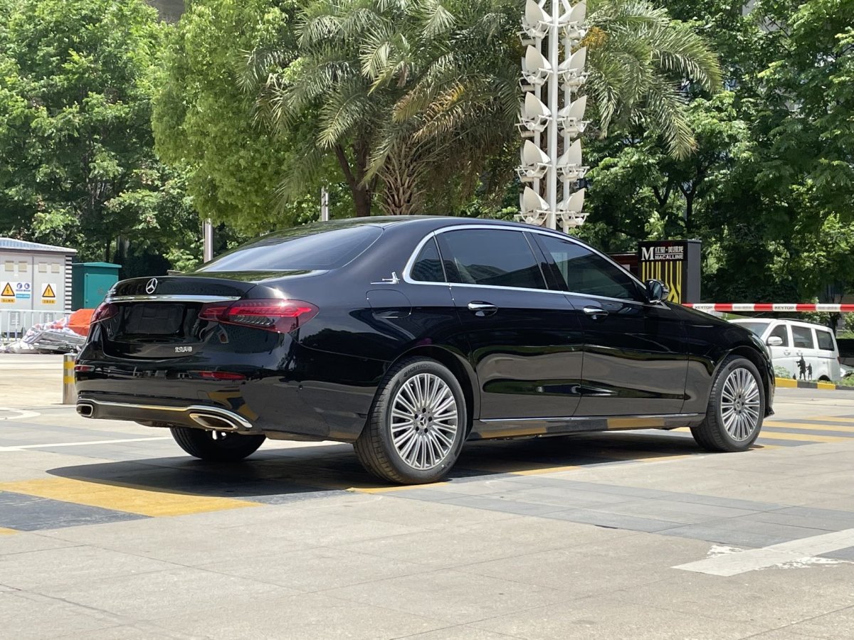 奔馳 奔馳E級  2022款 改款二 E 300 L 尊貴型圖片